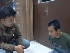 Ketahuan Rekam Gadis-gadis...
