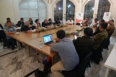 11 Seruan Forum Pemred...