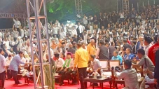 Duduk Samping Ganjar,...
