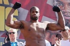 Daniel Dubois Pertimbangkan...