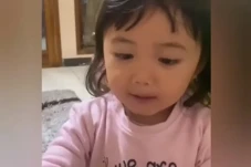 Viral! Gadis Kecil Ngadu...