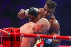 Awas! Francis Ngannou...