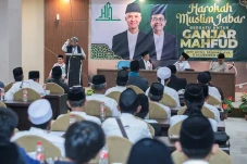 Dukung Ganjar-Mahfud,...