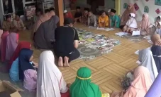 Tingkatkan Literasi,...
