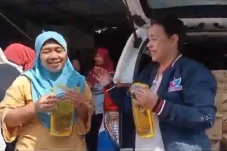 Bantu Warga, Kartini...