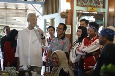 Kunjungi Purwakarta,...
