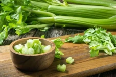 5 Manfaat Seledri, Meningkatkan...
