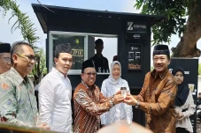 Pertama Kali di Indonesia,...
