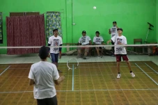 Gelar Badminton, Relawan...