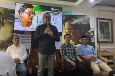 Dibintangi Dimas Anggara,...