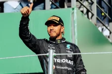 Lewis Hamilton Cukup...