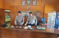 Toko Obat Terlarang...