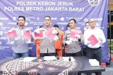 Miris, Sekeluarga di...