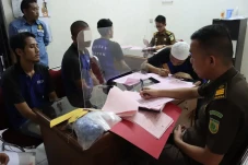 8 Tersangka Pengeroyokan...