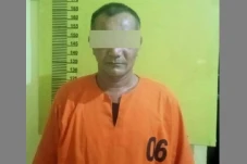 Ayah Bejat Ini Perkosa...