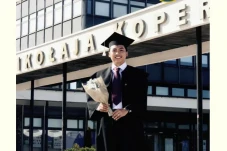 Alumnus Unair Jadi Wisudawan...