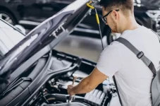 8 Tips Merawat Mobil...