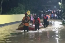 Sungai Cisadane Meluap...