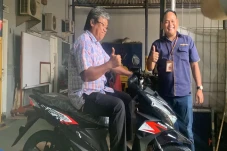 Dapat Hadiah Motor dari...