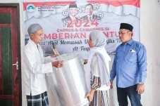 Relawan Ganjar Bantu...