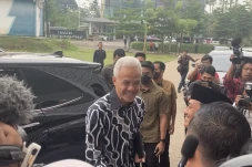 Ganjar-Mahfud Hadiri...
