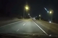 Heboh, Cahaya Hijau...