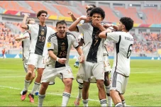 Jerman Tim Pertama Lolos...