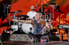 Chris Martin Bacakan...