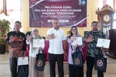 BNPT Berharap Guru Jadi...