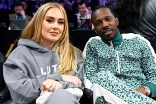 Adele Dikabarkan Diam-diam...