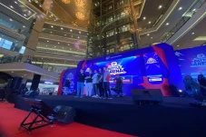Ratusan Gamers Bertarung...