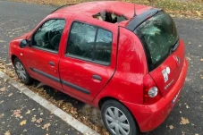 Apes, Atap Mobil Ini...