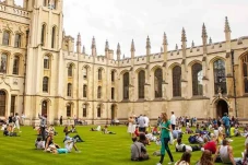 Universitas Oxford 8...