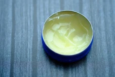 Mengenal Petroleum Jelly...