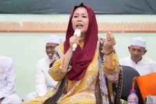 Yenny Wahid Ajak Masyarakat...
