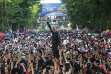 Lautan Manusia Penuhi...