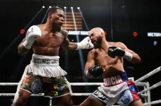 Lamont Roach Jatuhkan...