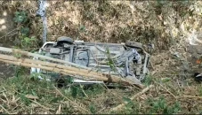 Minibus Terjun ke Jurang...