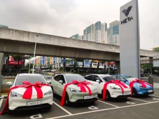 Diberi Pita Merah Muda,...