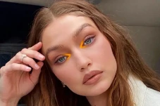 Gigi Hadid Unggah Video...