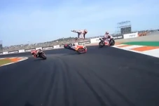 Seruduk Marc Marquez...