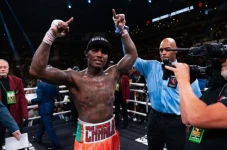Jermall Charlo Perpanjang...