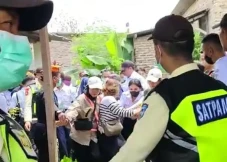 Ditolak Warga, Penertiban...