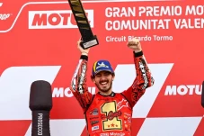 Bagnaia Kecanduan Raih...