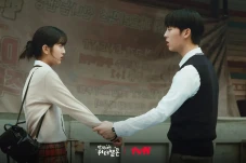 10 Drakor Romantis Rating...
