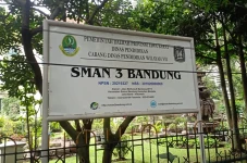 Terlalu Bucin! Siswi...