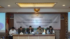 KH Cholil Nafis: Siapa...