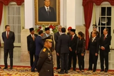 Luhut Hadiri Pelantikan...