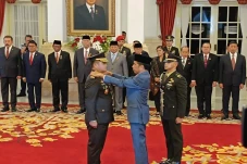 Resmi Dilantik Menjadi...