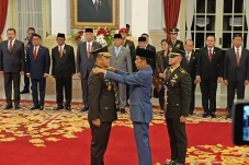 Biodata dan Profil Maruli...
